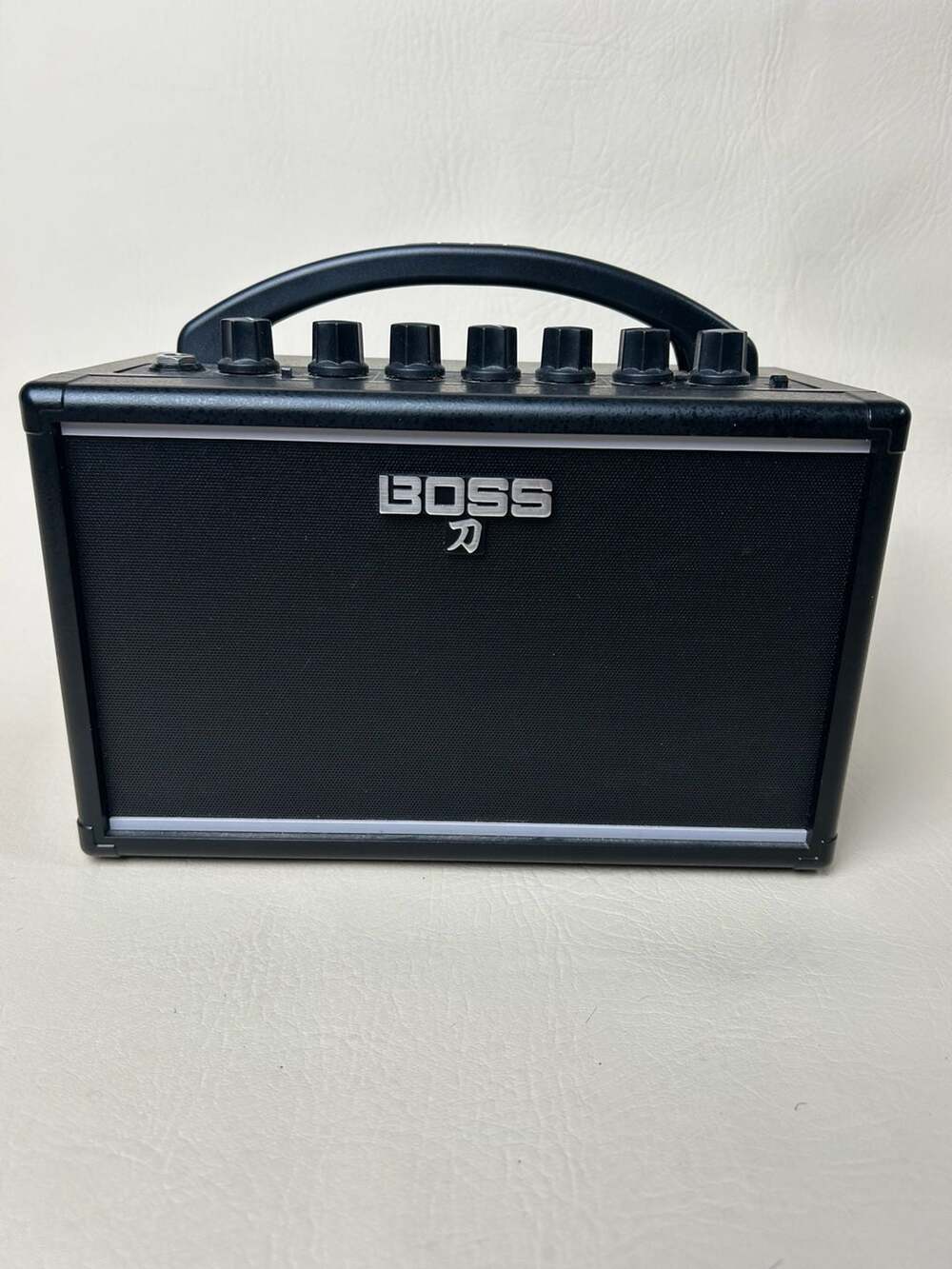 BOSS Katana-Mini 7-Watt Battery-Powered Guitar Combo Amplifier